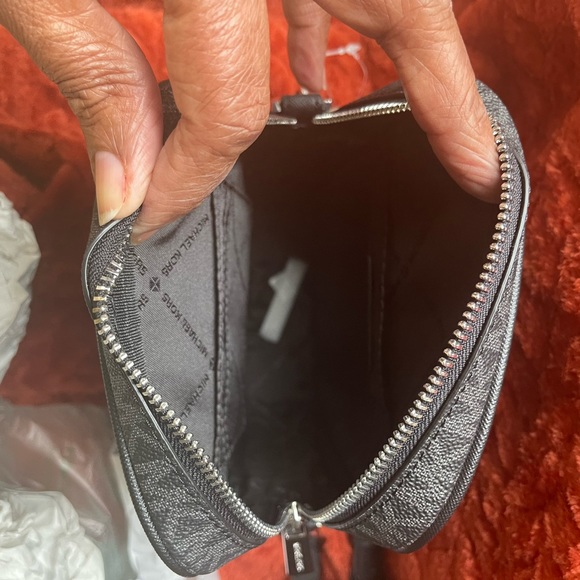 Michael Kors Jet Set Crossbody - Picture 5 of 7